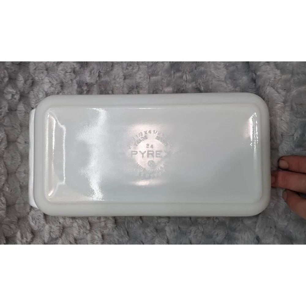 VTG Pyrex 913 Ovenware Loaf Bread Pan Blue Snowflake Garland Design Baking Dish